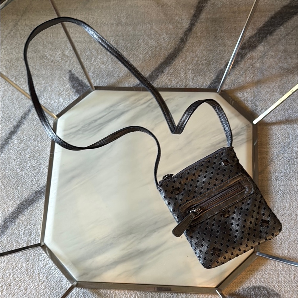 Linea Pelle Black Crossbody Bag with Timeless Elegance